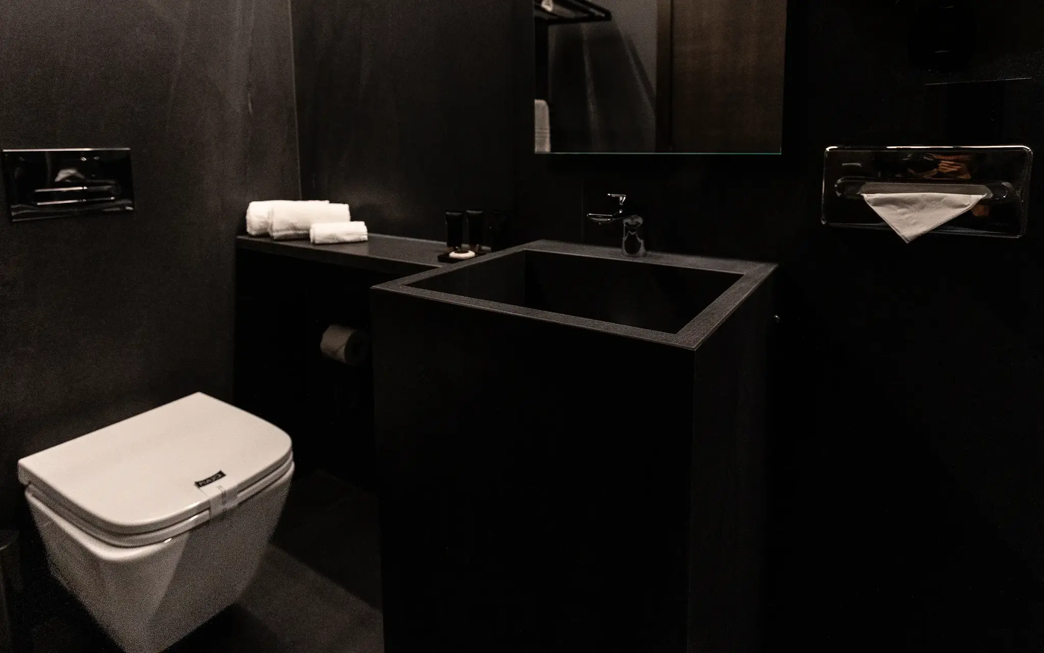 phi-hotel-piajo-junior-suite-jacuzzi-2.webp