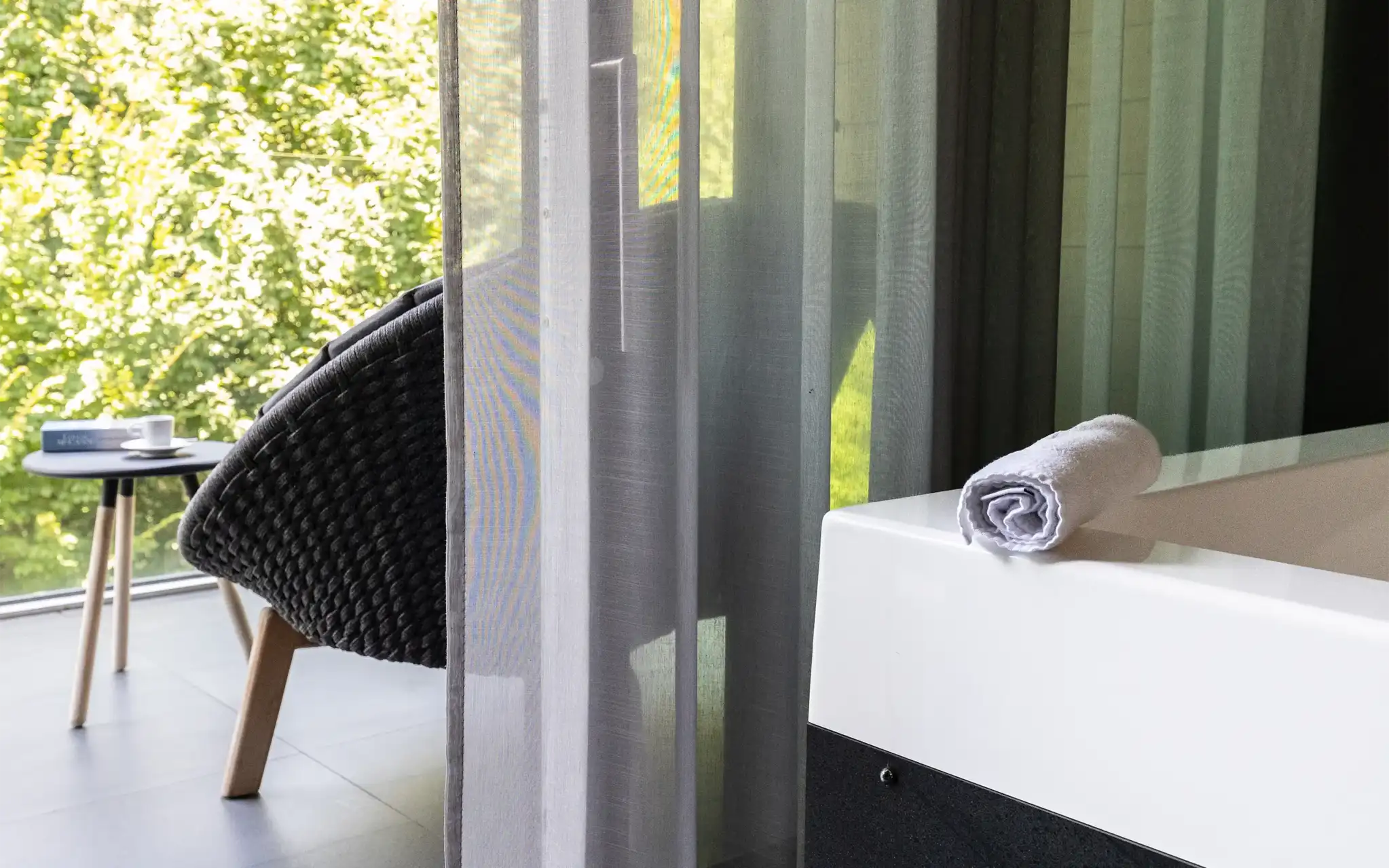 phi-hotel-piajo-junior-suite-jacuzzi-3.webp