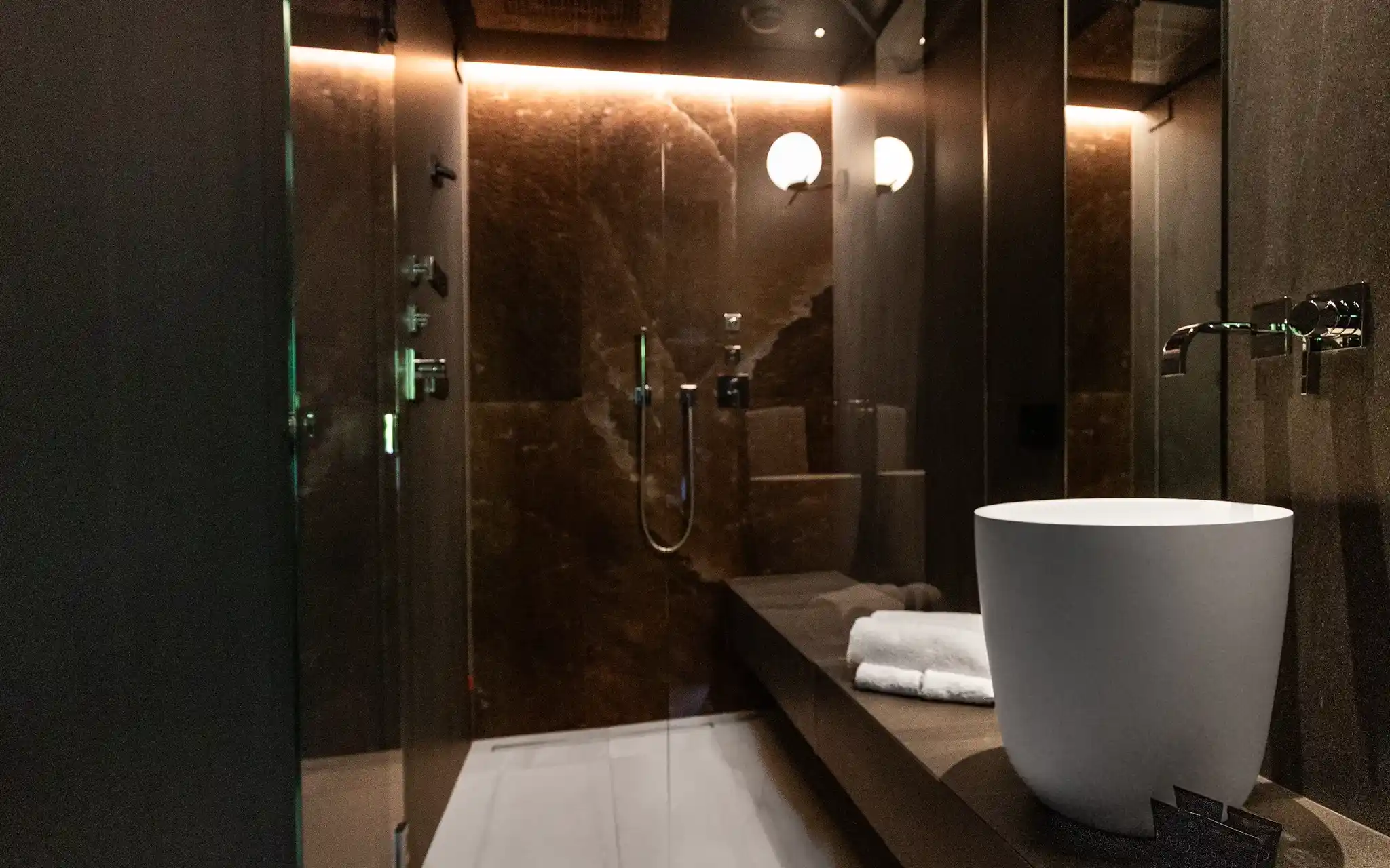 phi-hotel-piajo-spa-suite-vitality-3.webp
